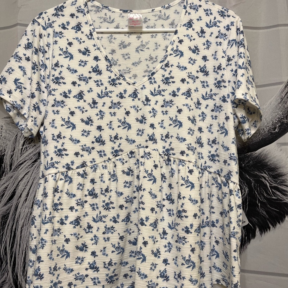 No Boundaries Jr 19 Floral V-Neck Babydoll Women's Top